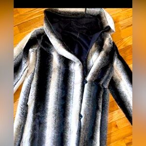 Adrianne Landau coat, reversible, super soft, black, and white size large